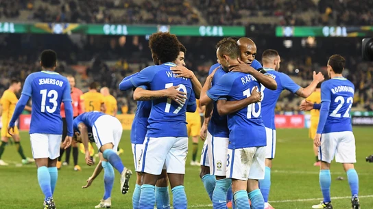 Los jugadores de Brasil celebran un gol ante Australia Los jugadores de Brasil celebran un gol ante Australia