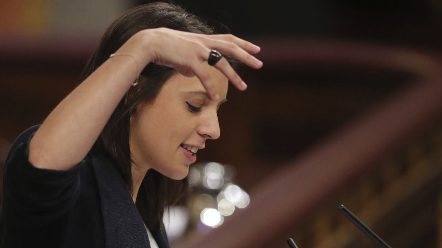 La portavoz de Unidos Podemos, Irene Montero, durante su intervenci&oacute;n