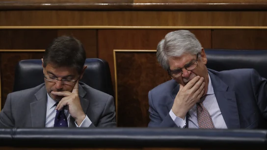 Alfonso Dastis bosteza antes del discurso de Irene Montero Alfonso Dastis bosteza antes del discurso de Irene Montero