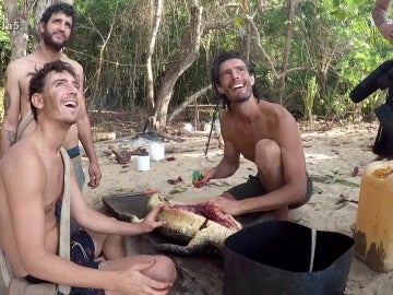 Cuco, Santi y Fernando destripan al caimán en La Isla Cuco, Santi y Fernando destripan al caimán en La Isla