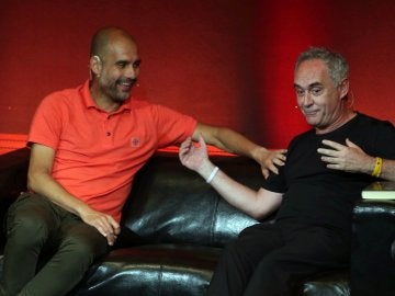 Guardiola escucha a Ferran Adrià Guardiola escucha a Ferran Adrià
