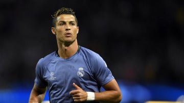 Cristiano Ronaldo realiza el calentamiento con el Real Madrid