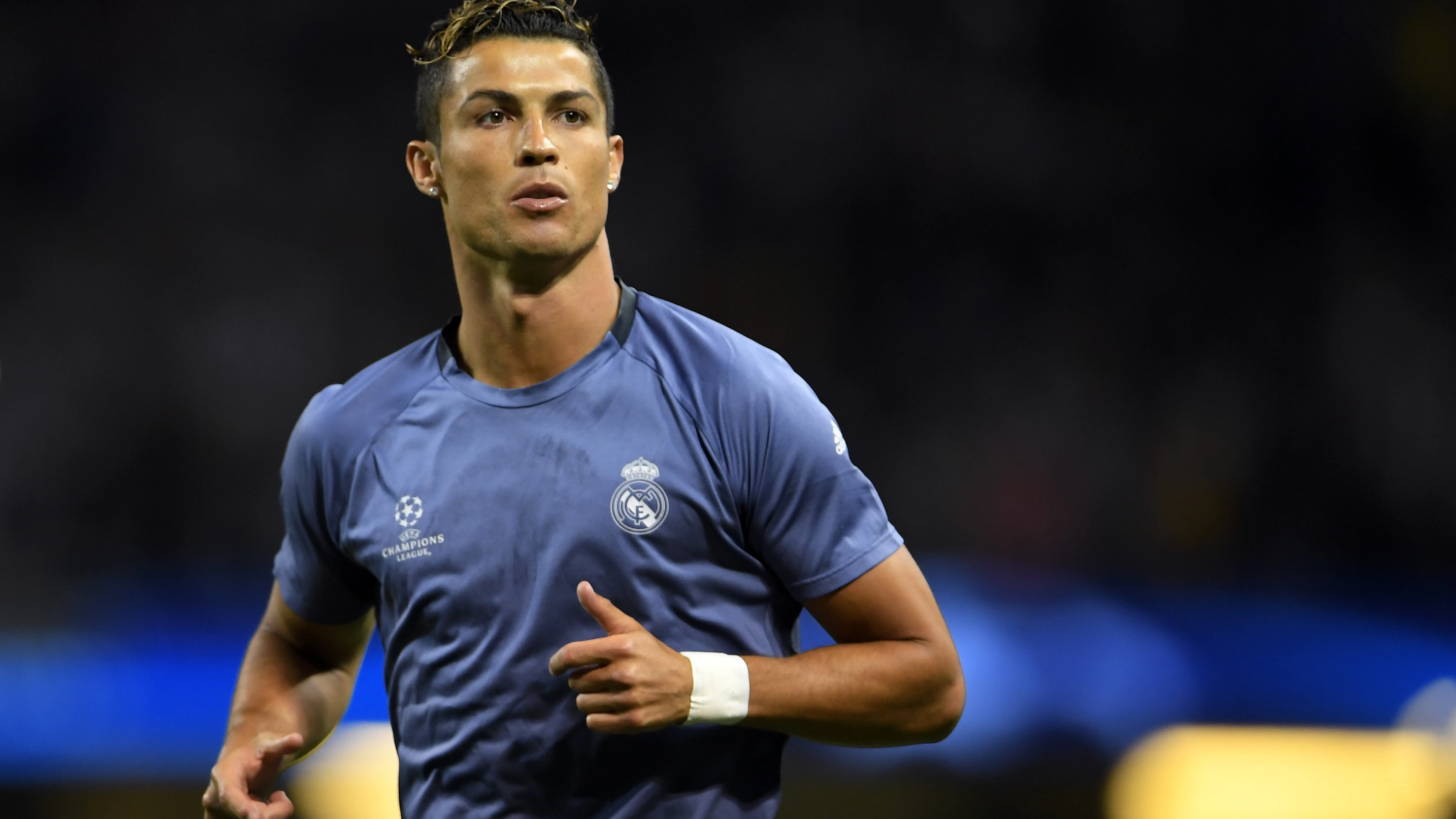 Cristiano Ronaldo realiza el calentamiento con el Real Madrid Cristiano Ronaldo realiza el calentamiento con el Real Madrid