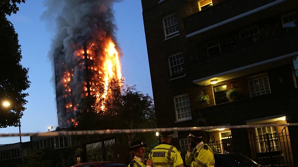 Imagen del edificio incendiado en Londres