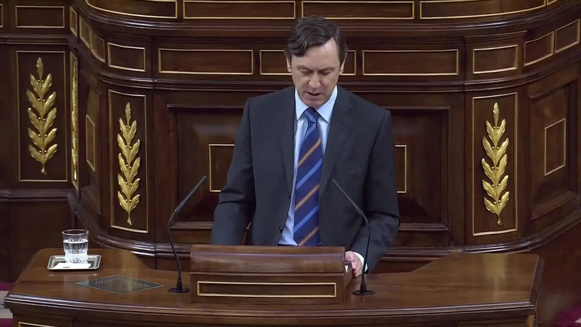 Rafael Hernando durante su intervención en el debate sobre la moción de censura contra Mariano Rajoy