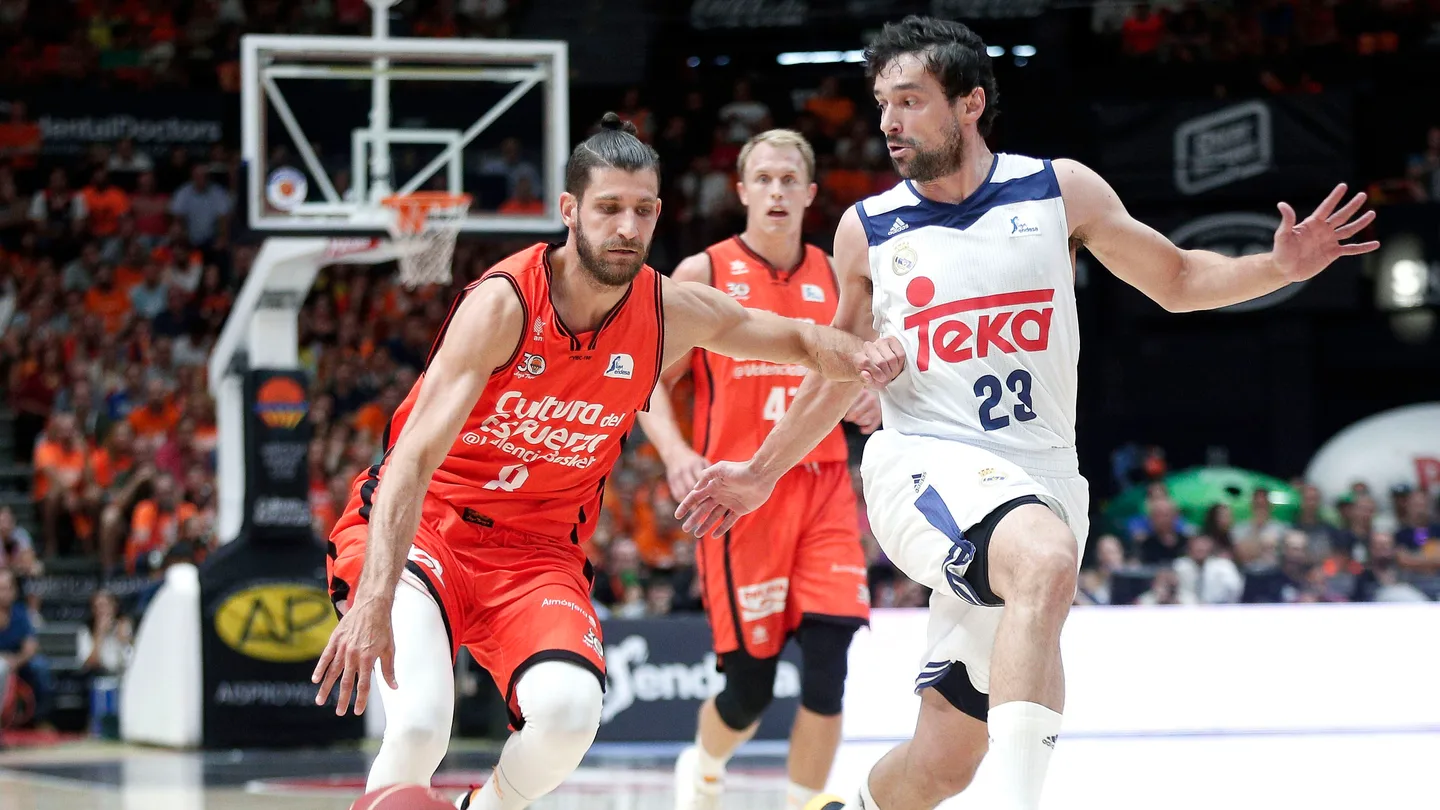 Antoine Diot, defendido por Sergio Llull Antoine Diot, defendido por Sergio Llull