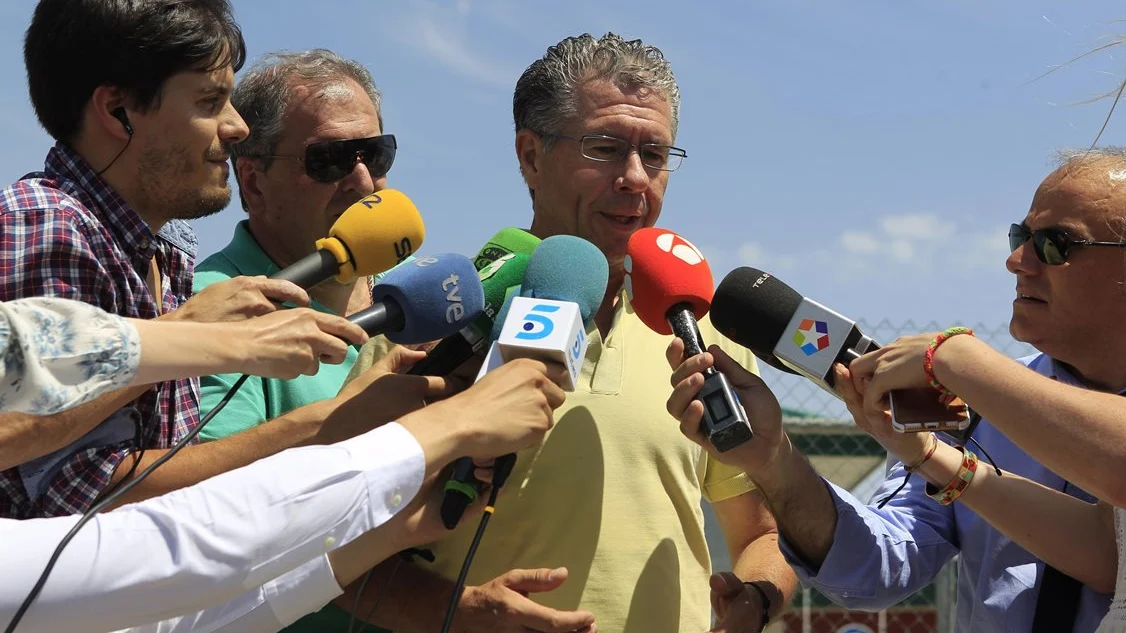 Granados hablando con los medios Granados hablando con los medios