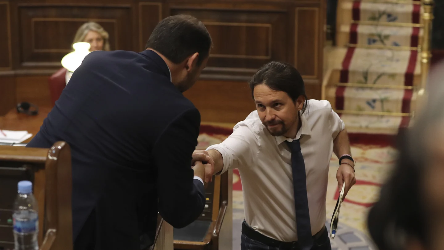 El líder de Podemos, Pablo Iglesias, y el portavoz del PSOE, José Luis Ábalos El líder de Podemos, Pablo Iglesias, y el portavoz del PSOE, José Luis Ábalos