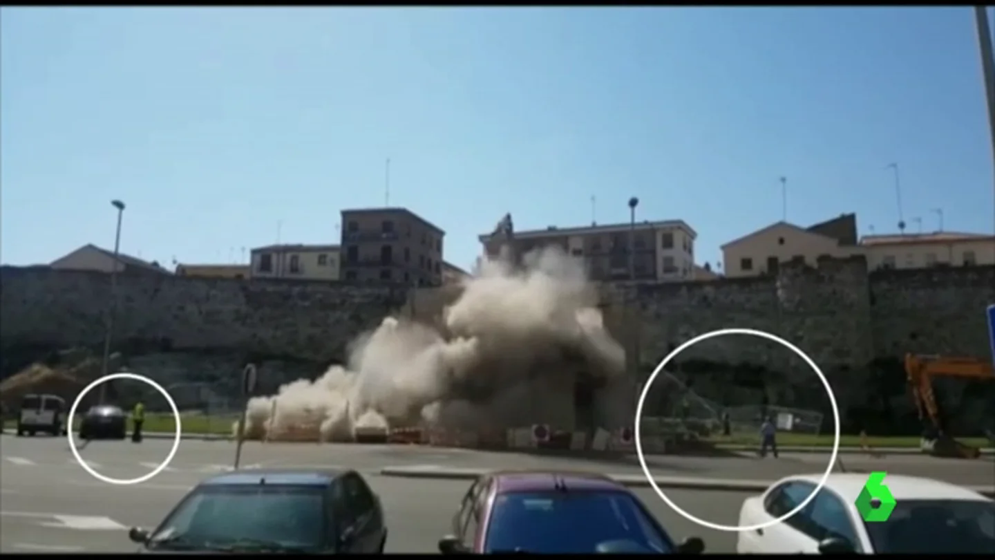 Derrumban un edificio en Zamora y los trabajadores tienen que salir corriendo Derrumban un edificio en Zamora y los trabajadores tienen que salir corriendo
