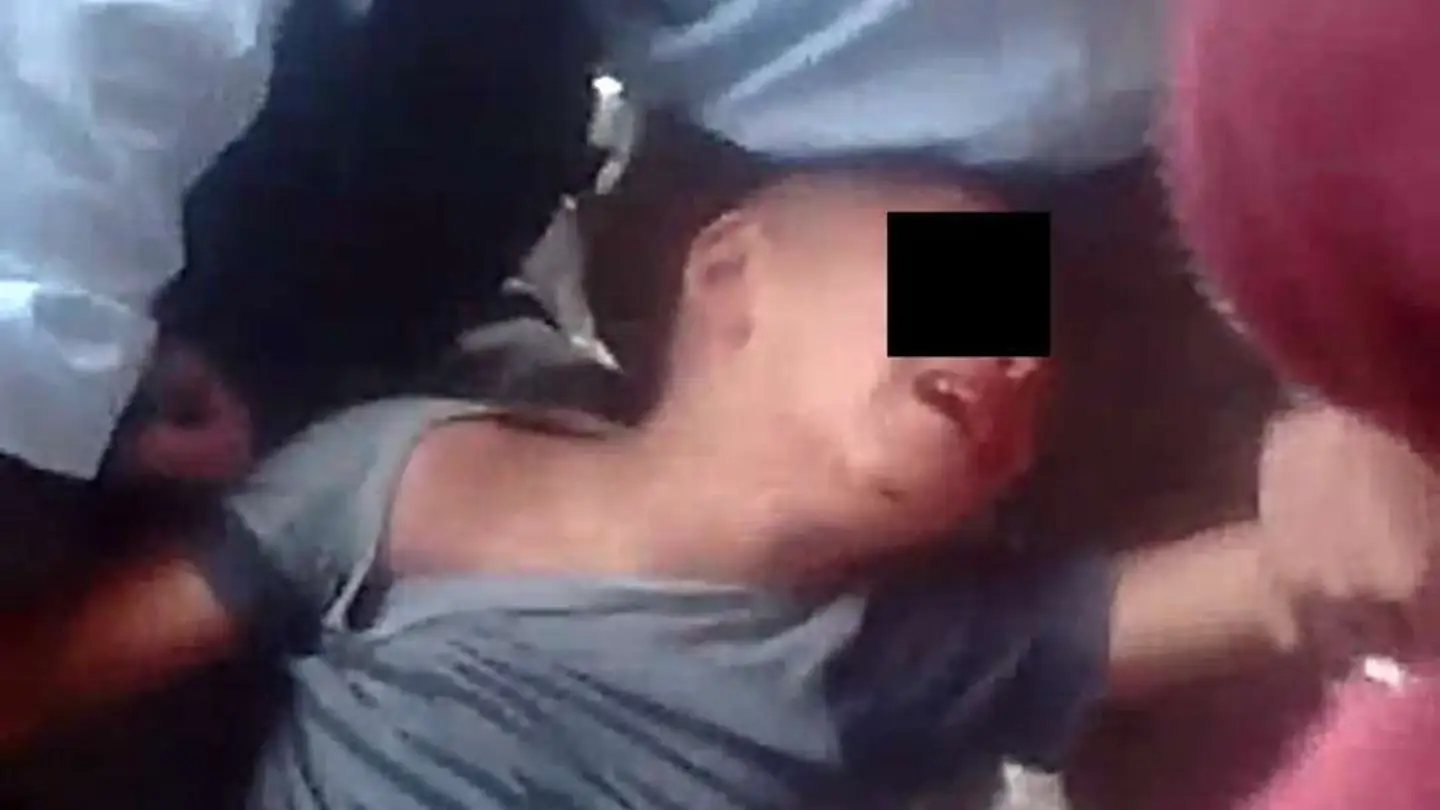 Paliza a un niño de 13 años por intentar robar un móvil Paliza a un niño de 13 años por intentar robar un móvil