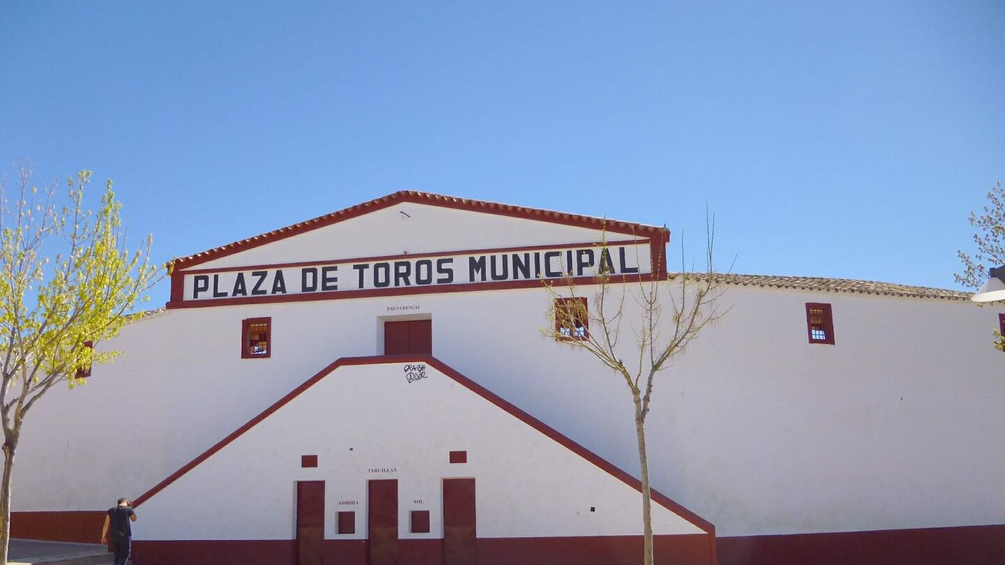 Plaza de toros de Valdepe&ntilde;as