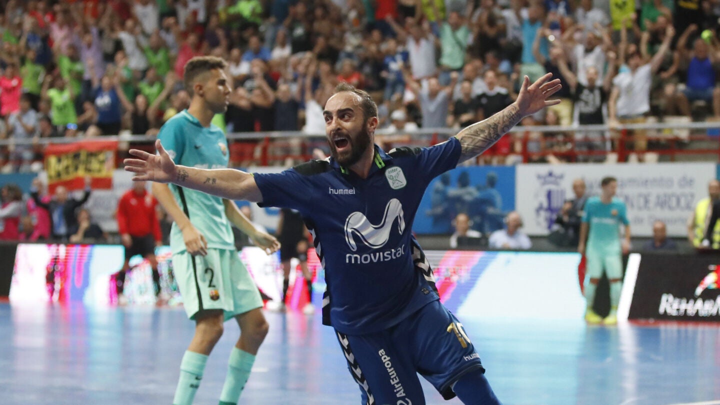 Ricardinho celebra el 2-1 ante el Barcelona