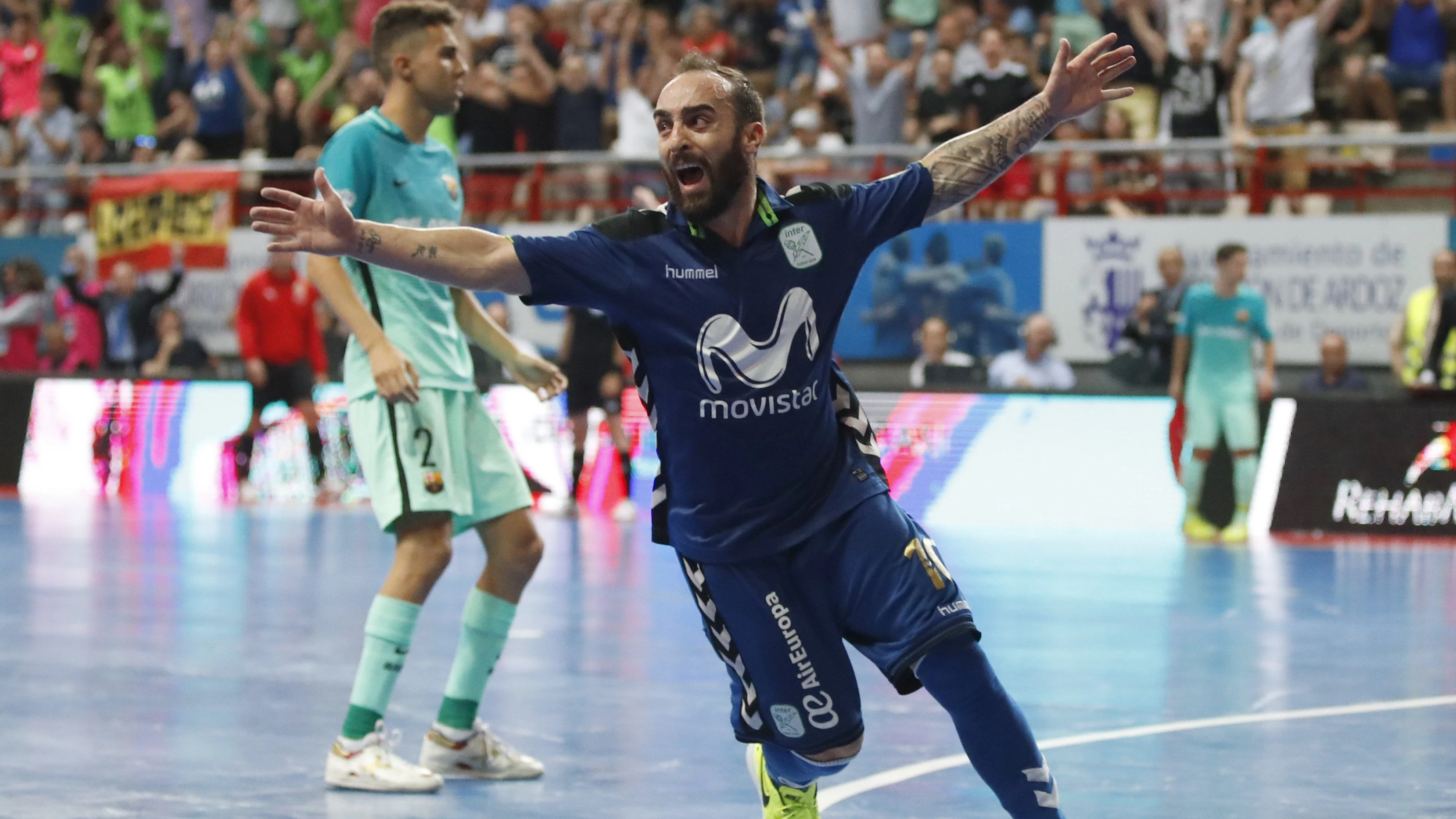 Ricardinho celebra el 2-1 ante el Barcelona