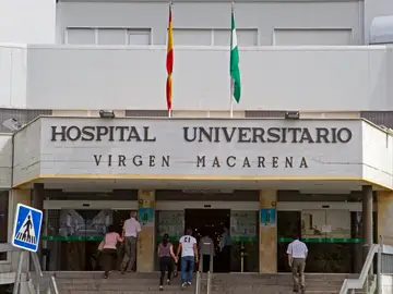 Acceso principal del Hospital Universitario Virgen Macarena de Sevilla