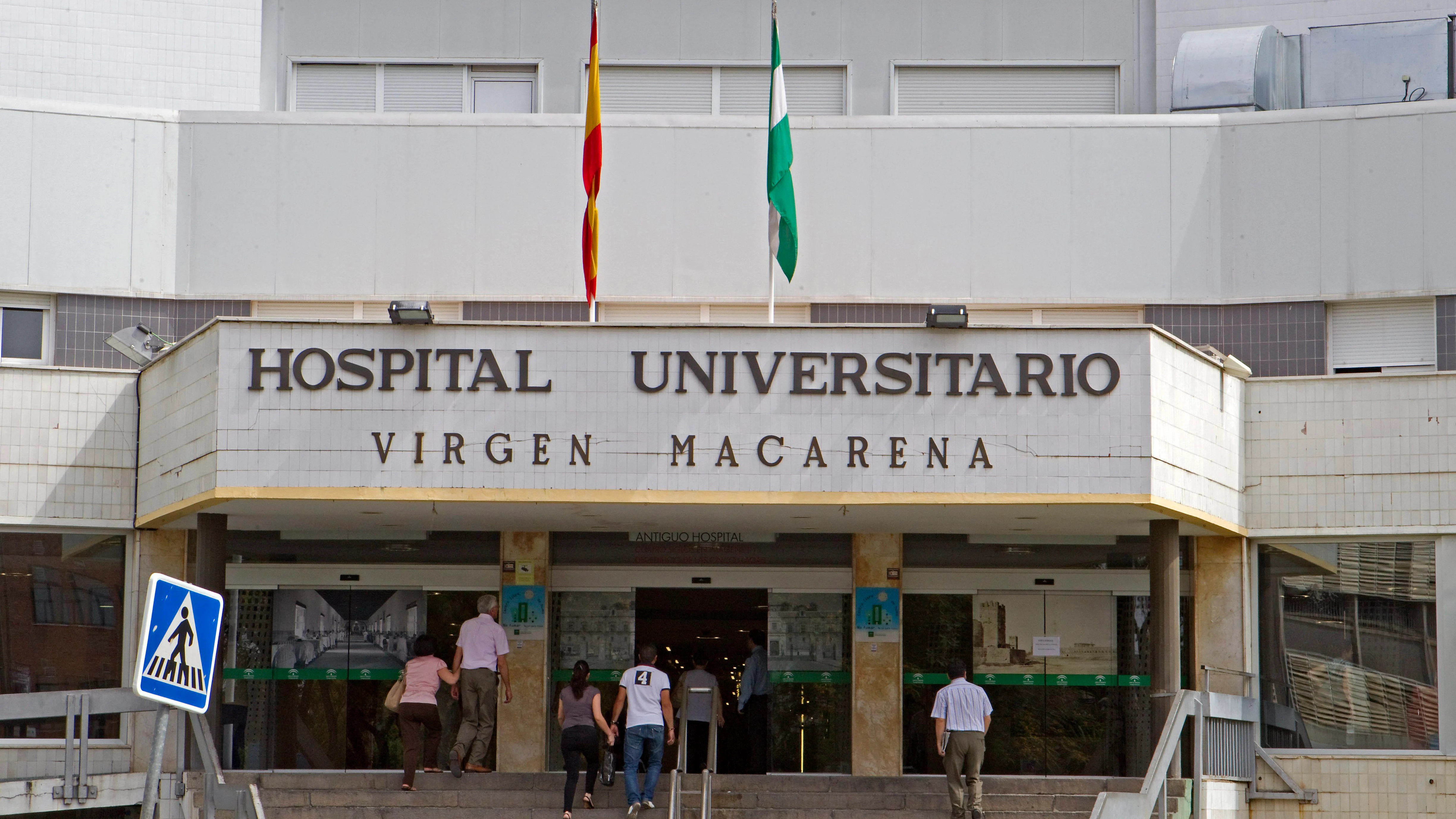 Acceso principal del Hospital Universitario Virgen Macarena de Sevilla