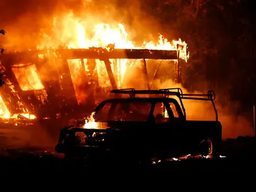 ¿Cómo actuar ante un incendio si te sorprende en el coche? ¿Cómo actuar ante un incendio si te sorprende en el coche?