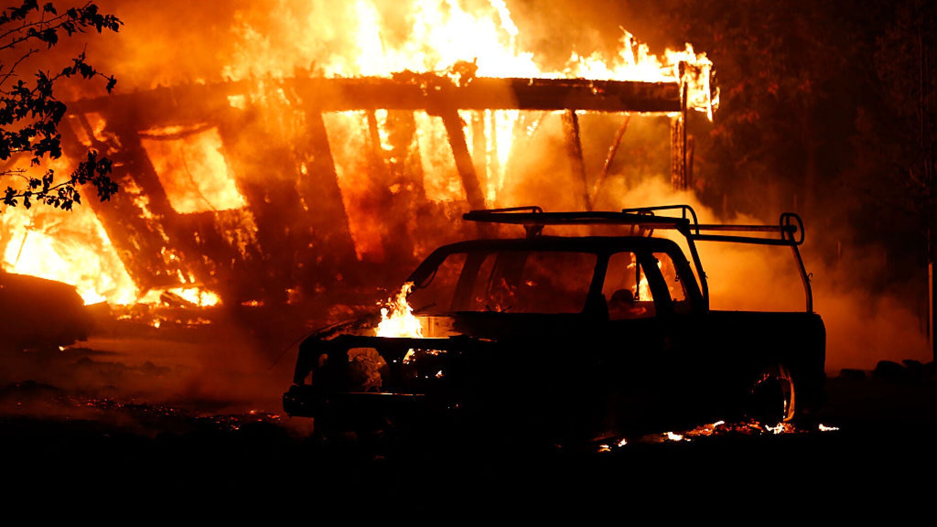 &iquest;C&oacute;mo actuar ante un incendio si te sorprende en el coche?
