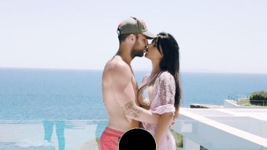 Cesc F&aacute;bregas junto a su novia de vacaciones