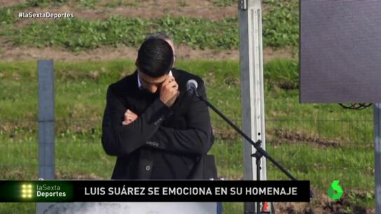 Luis Su&aacute;rez, emocionado en su homenaje