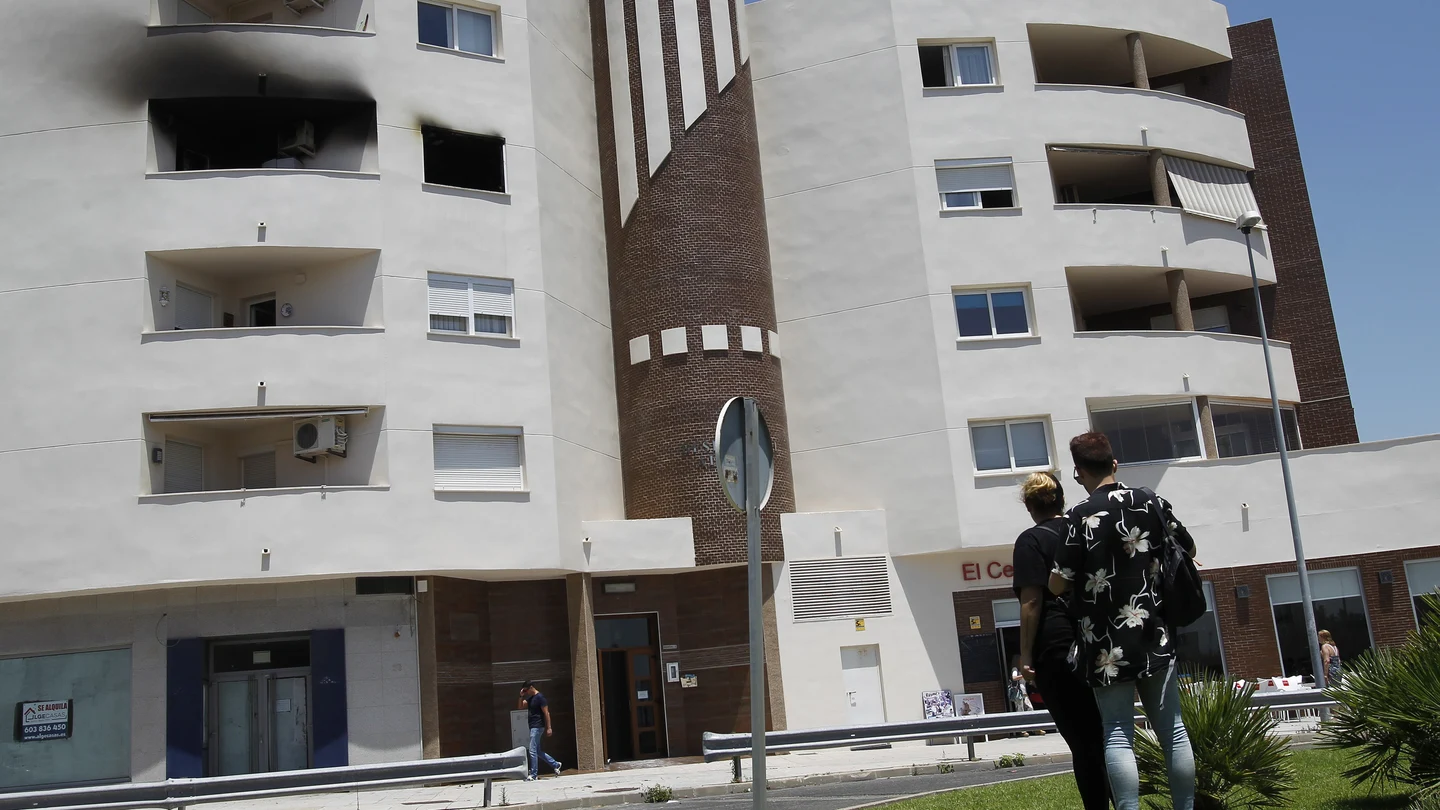 Residencial Alborán, donde una vivienda ha sufrido un incendio Residencial Alborán, donde una vivienda ha sufrido un incendio