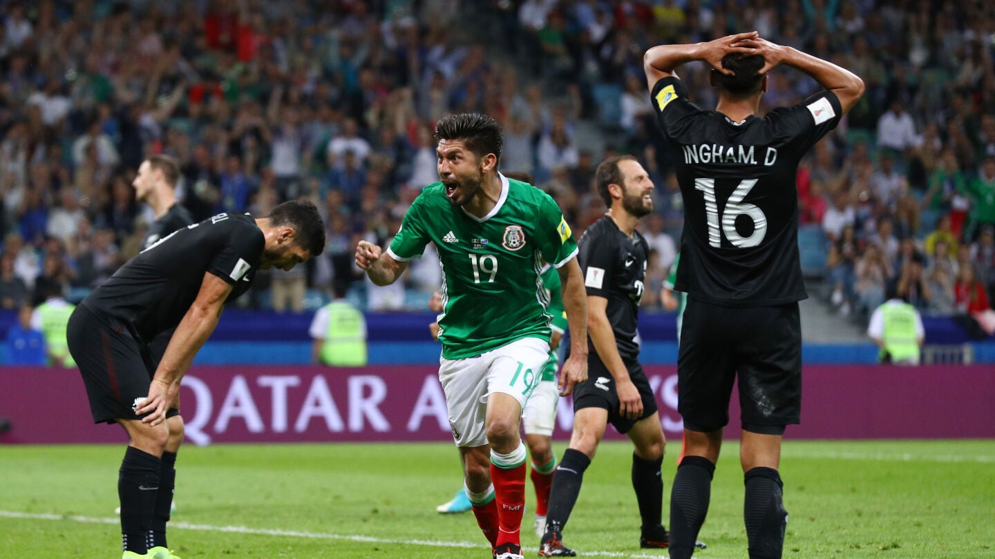 Oribe Peralta celebra su gol contra Nueva Zelanda