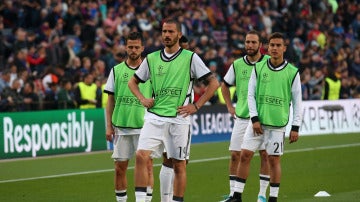 Bonucci y Dybala, en un calentamiento de la Juventus