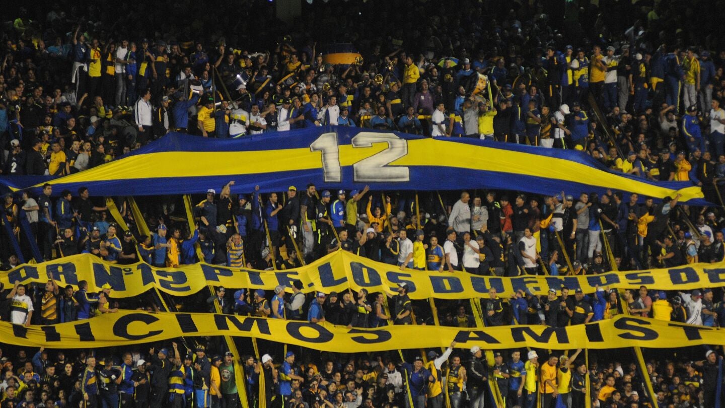 La afici&oacute;n de Boca Juniors anima en la grada de La Bombonera