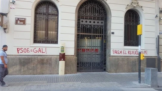Atacan la sede del PSC en Lleida con pintadas Atacan la sede del PSC en Lleida con pintadas