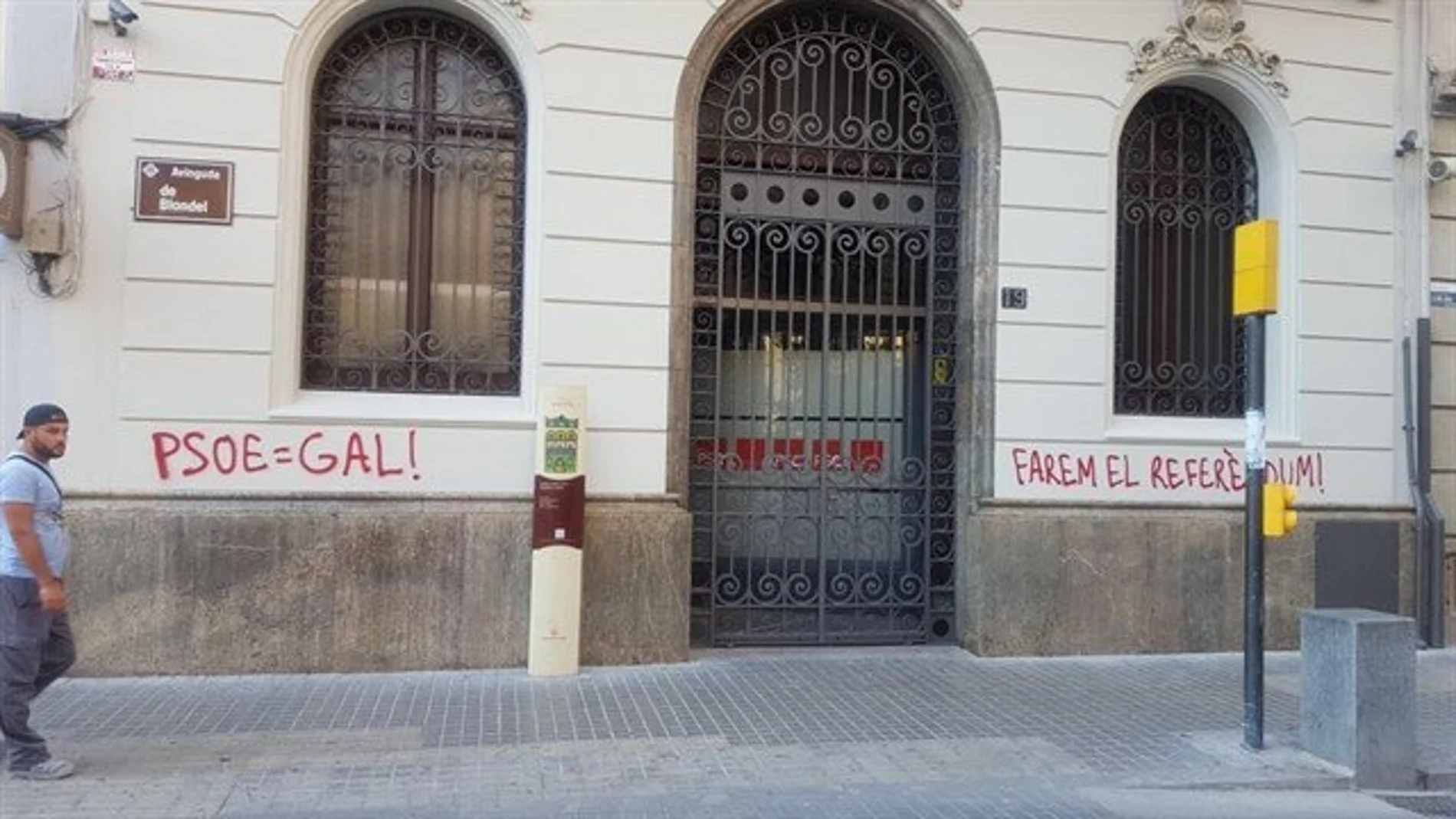 Atacan la sede del PSC en Lleida con pintadas