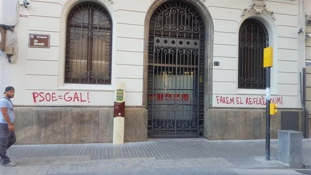 Atacan la sede del PSC en Lleida con pintadas Atacan la sede del PSC en Lleida con pintadas