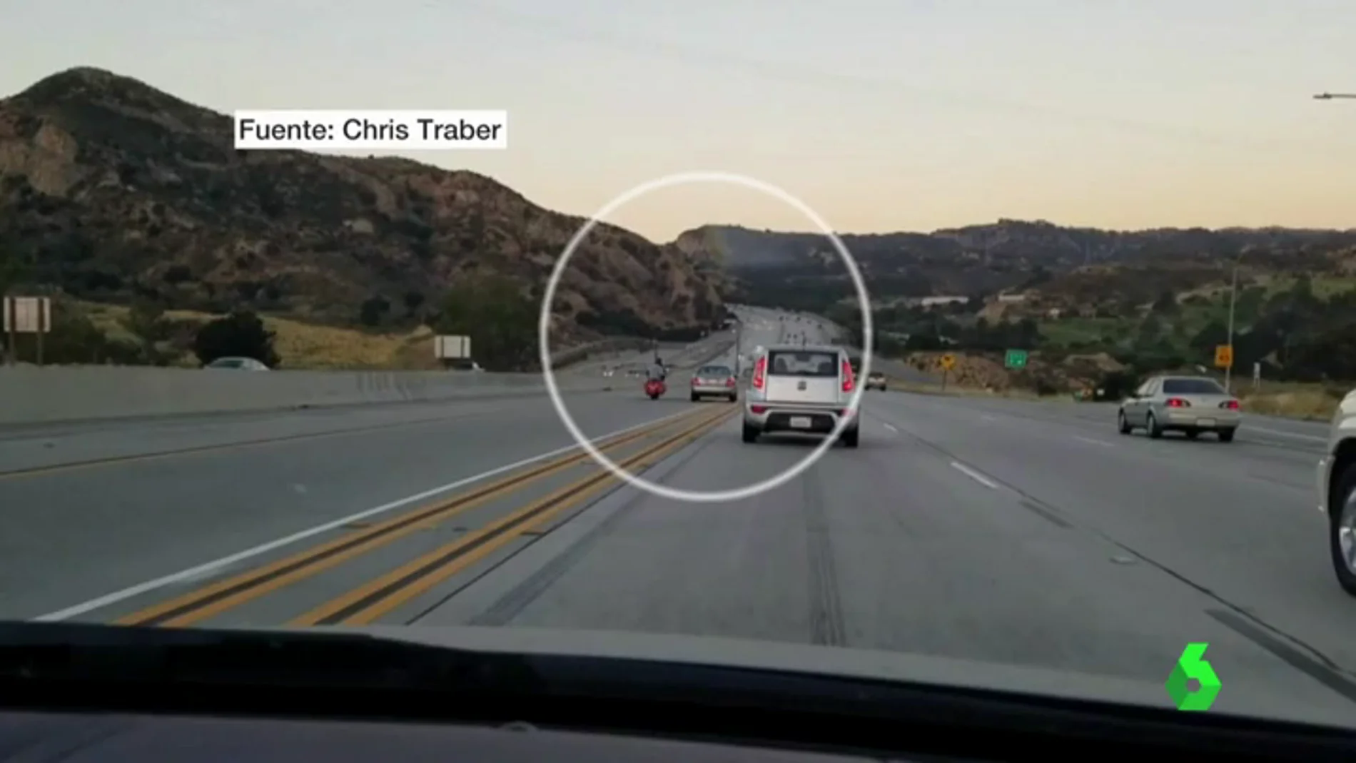 La policía californiana busca al motorista que originó un accidente en cadena
