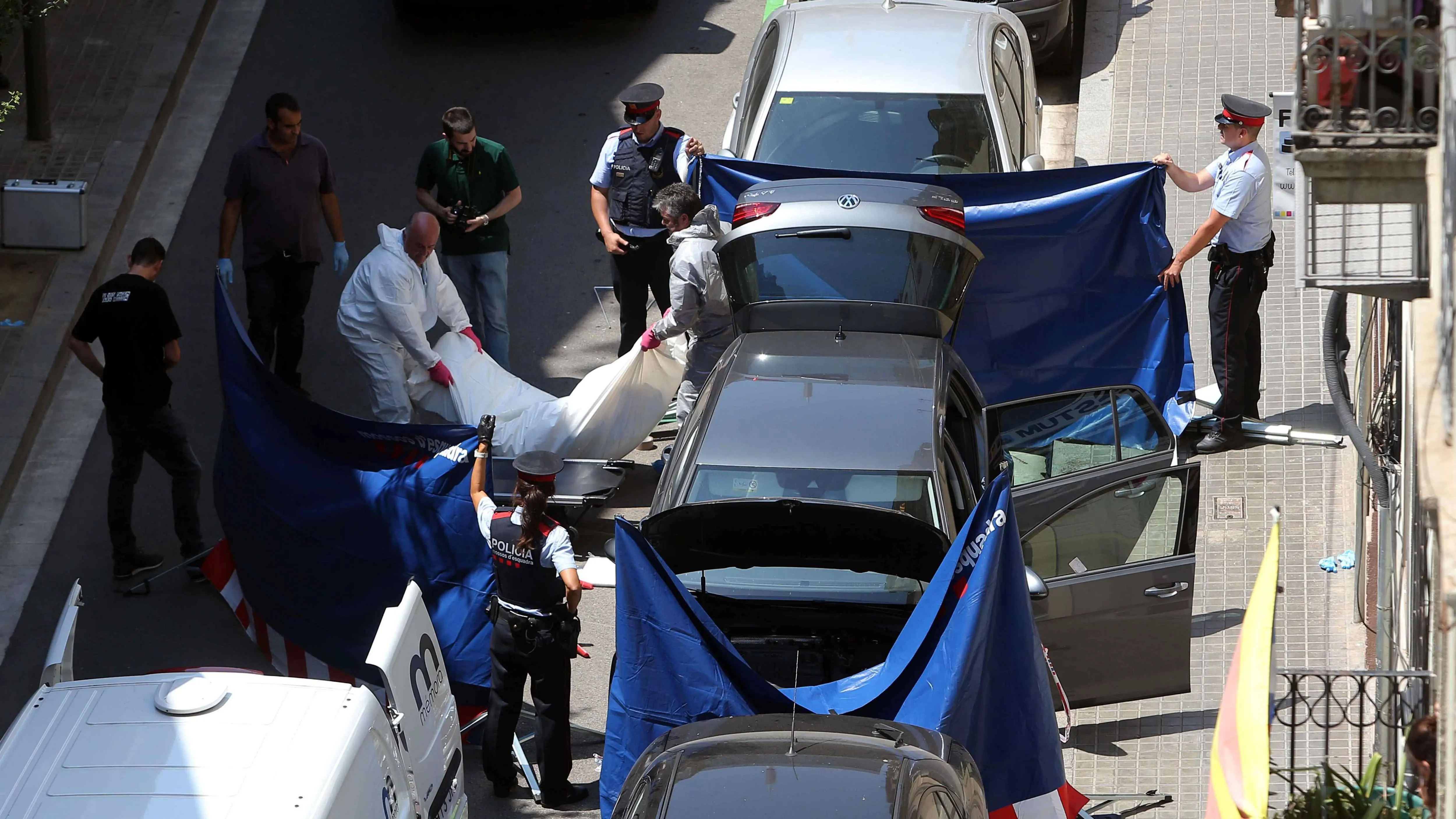 Encuentran un cadáver en el maletero de un coche aparcado en Barcelona Encuentran un cadáver en el maletero de un coche aparcado en Barcelona