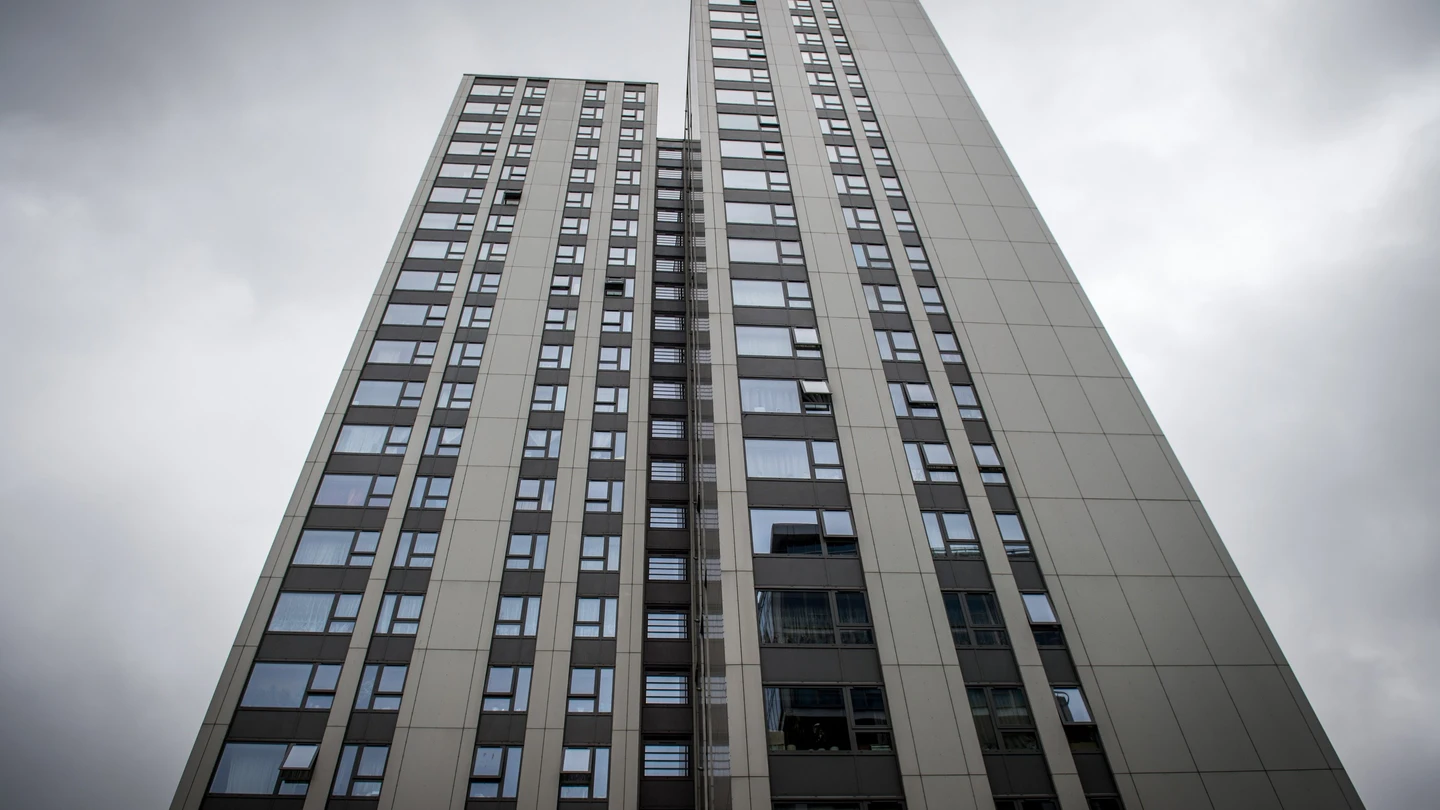 Una de las torres de apartamentos en Londres evacuadas por no cumplir las medidas contra indencios Una de las torres de apartamentos en Londres evacuadas por no cumplir las medidas contra indencios