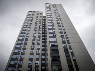 Una de las torres de apartamentos en Londres evacuadas por no cumplir las medidas contra indencios Una de las torres de apartamentos en Londres evacuadas por no cumplir las medidas contra indencios