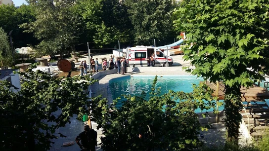Las autoridades inspeccionan la piscina donde cinco personas han muerto electrocutadas, en Sakarya, Turquía Las autoridades inspeccionan la piscina donde cinco personas han muerto electrocutadas, en Sakarya, Turquía