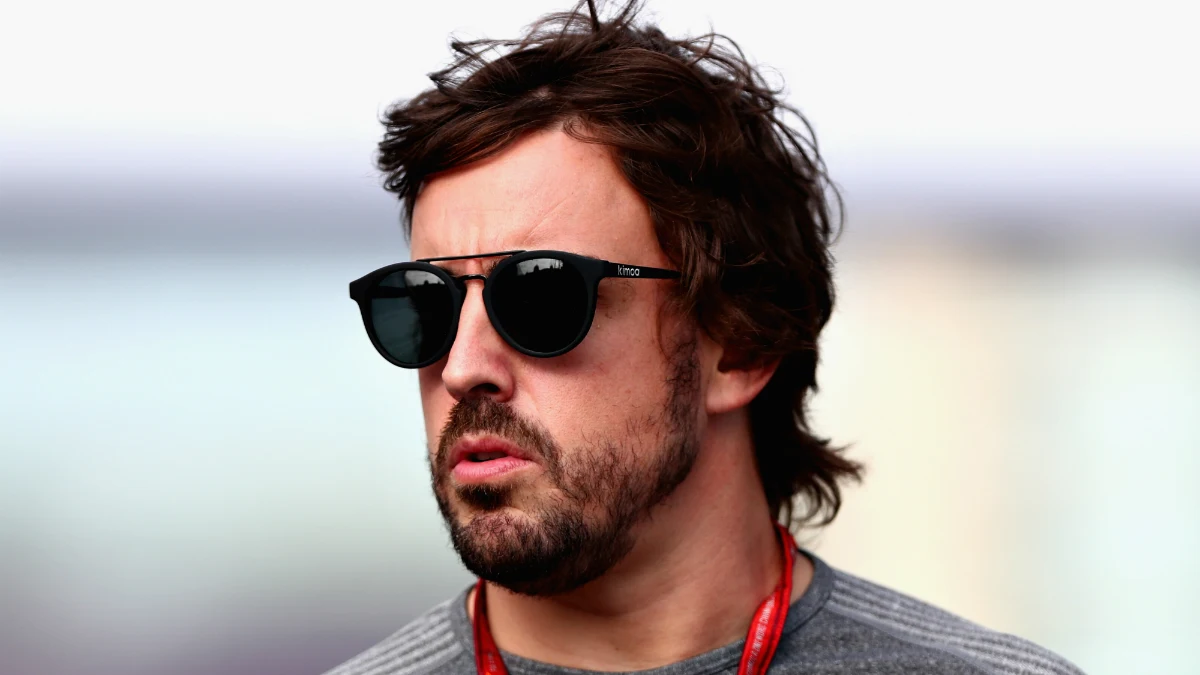 Fernando Alonso, en el paddock de Azerbaiyán