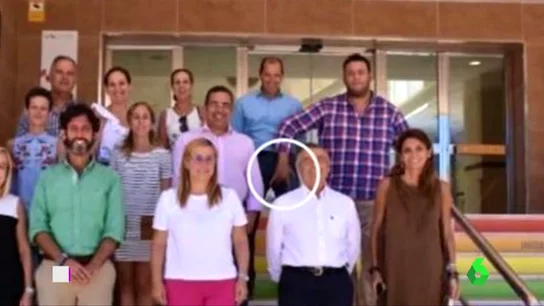 Polémico gesto de un edil de Fuengirola Polémico gesto de un edil de Fuengirola