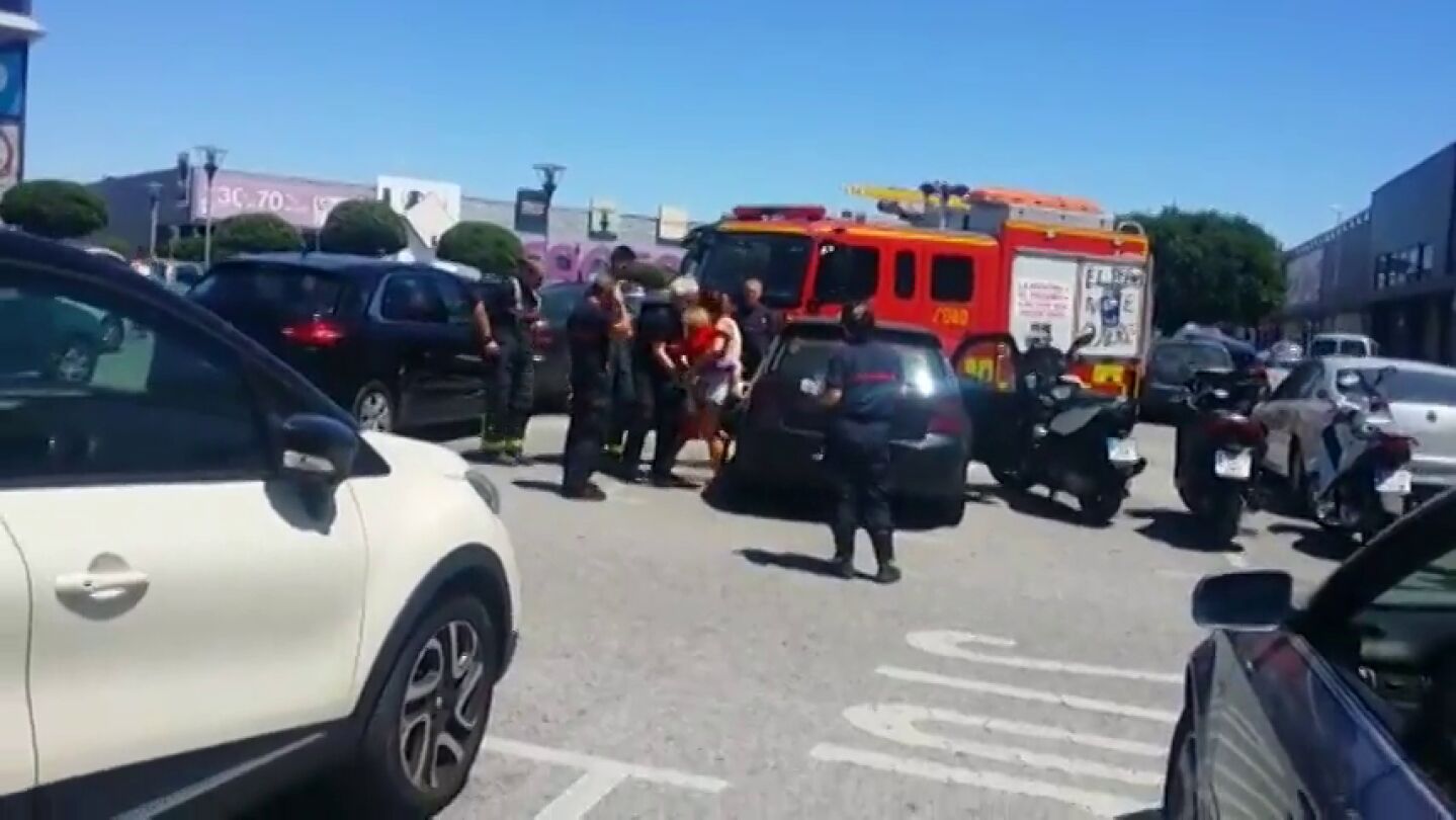 Una madre deja encerrado a su hijo de siete a&ntilde;os en el coche 