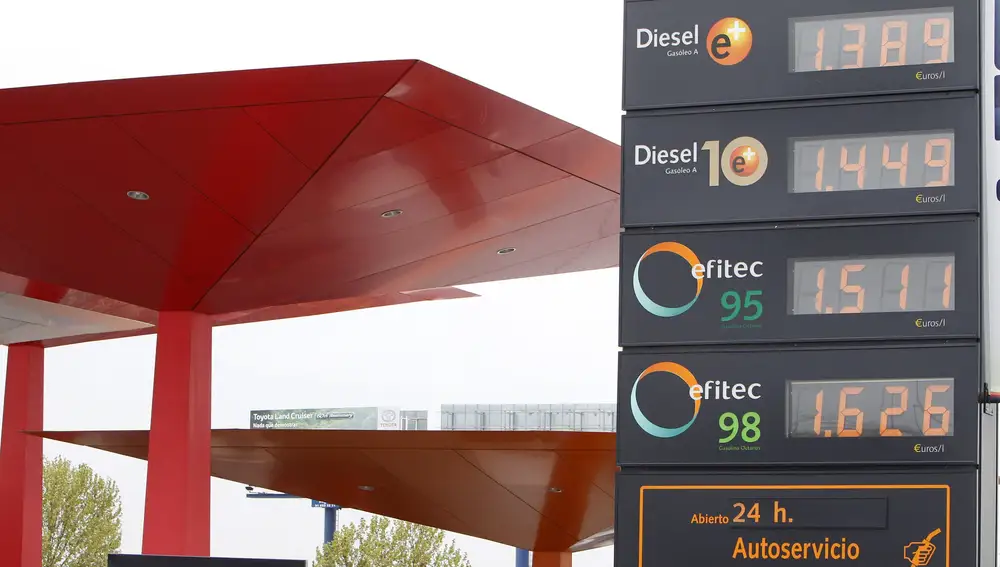 Un panel de una gasolinera Un panel de una gasolinera