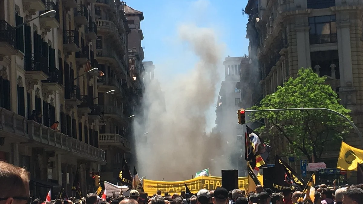 Los taxistas salen a la calle para protestar contra Uber y Cabify en Barcelona