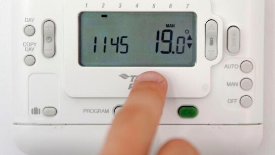 La ola de calor encarece el recibo de la luz un 7 % respecto a hace un a&ntilde;o
