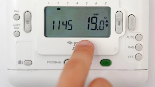 La ola de calor encarece el recibo de la luz un 7 % La ola de calor encarece el recibo de la luz un 7 % respecto a hace un año