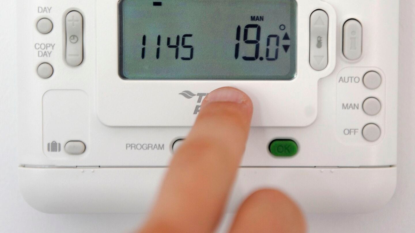 La ola de calor encarece el recibo de la luz un 7 % respecto a hace un a&ntilde;o