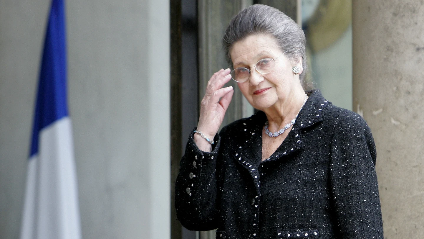 Simone Veil, la primera mujer que fue elegida presidenta del Parlamento Europeo Simone Veil, la primera mujer que fue elegida presidenta del Parlamento Europeo