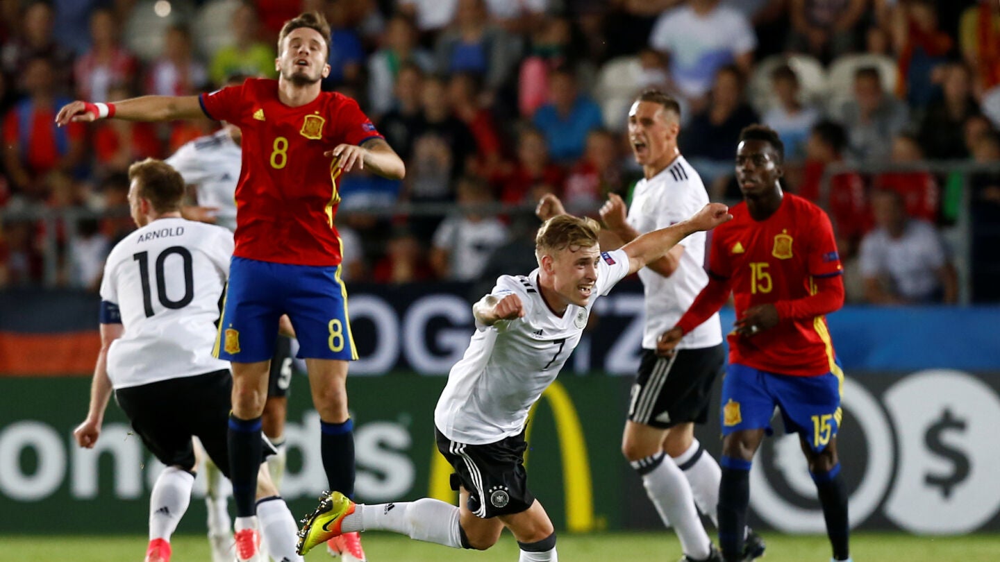 Los jugadores alemanes celebran su victoria en el Europeo ante Espa&ntilde;a