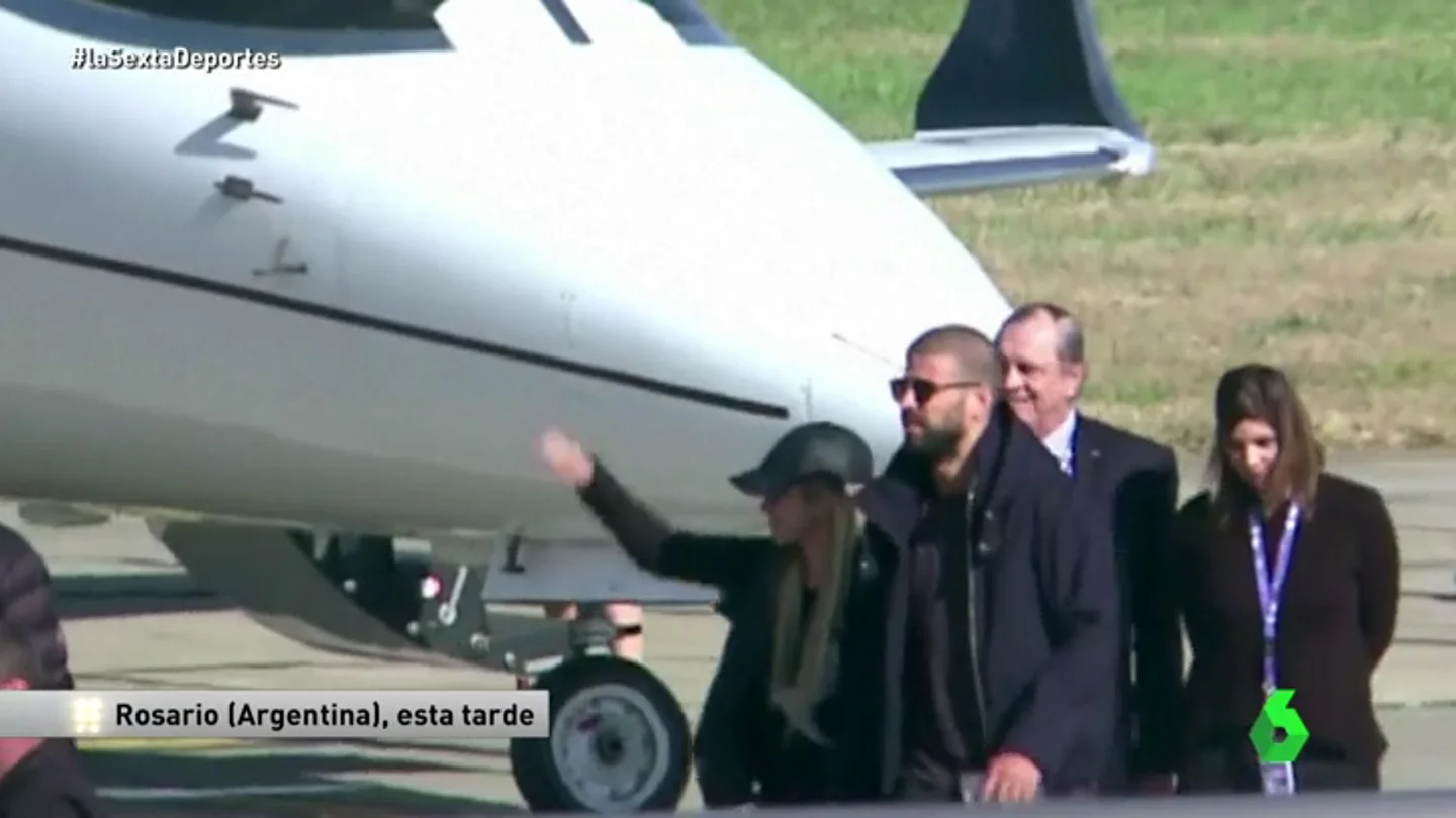 Shakira y Piqué a su llegada a Argentina Shakira y Piqué a su llegada a Argentina