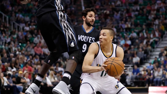 Ricky Rubio, intentando defender a Dante Exum Ricky Rubio, intentando defender a Dante Exum