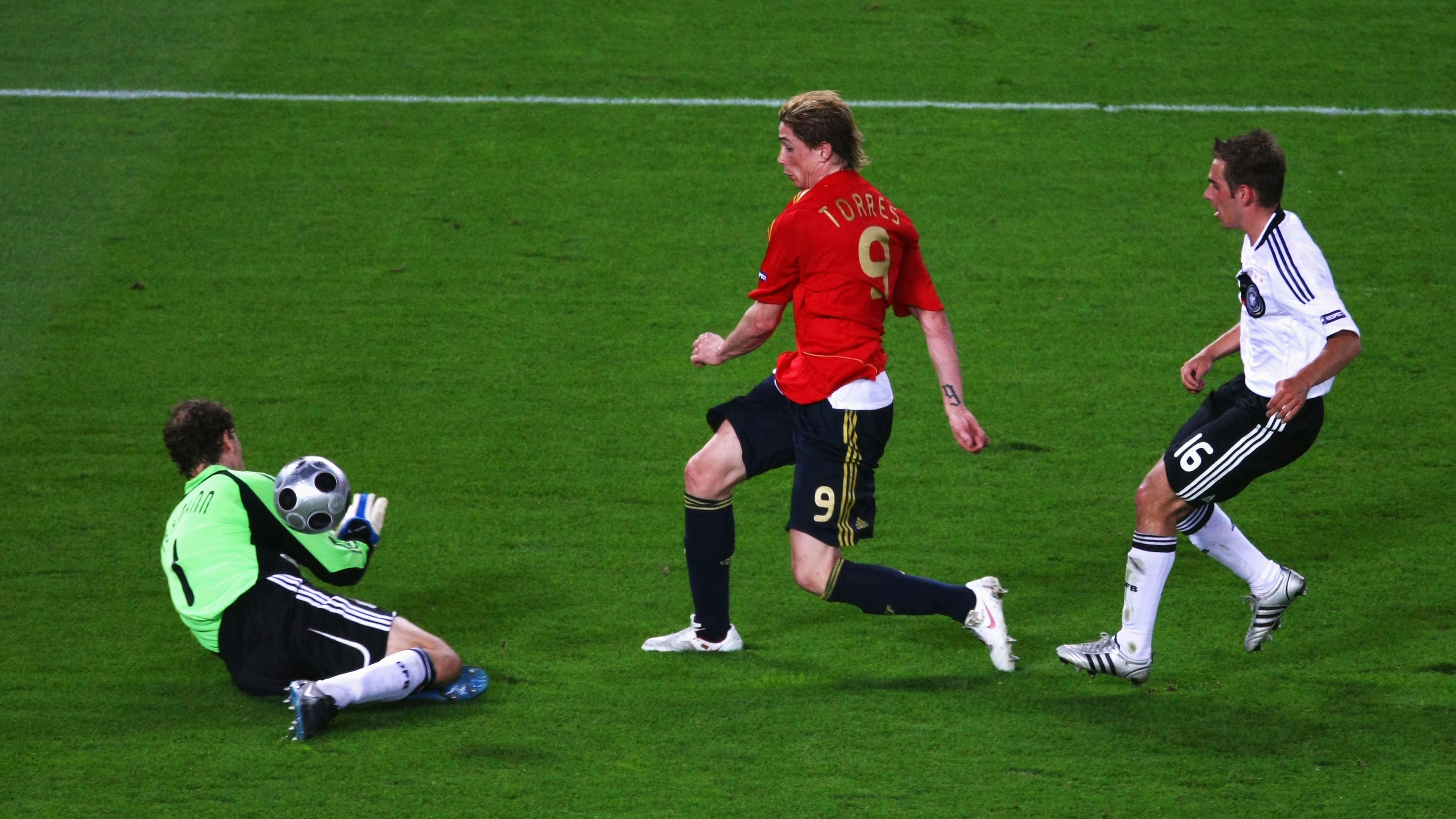 El gol de Fernando Torres a Alemania en el Ernst Happel