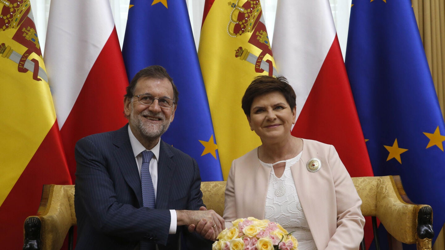 El presidente del Gobierno espa&ntilde;ol, Mariano Rajoy, y a la primera ministra polaca, Beata Szydlo 
