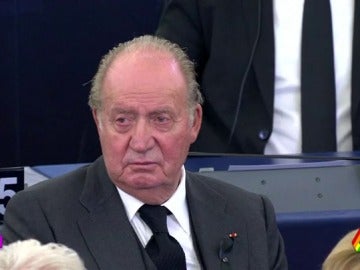 El rey Juan Carlos reaparece en el homenaje a Kohl tras su ausencia en el aniversario de las elecciones El rey Juan Carlos reaparece en el homenaje a Kohl tras su ausencia en el aniversario de las elecciones